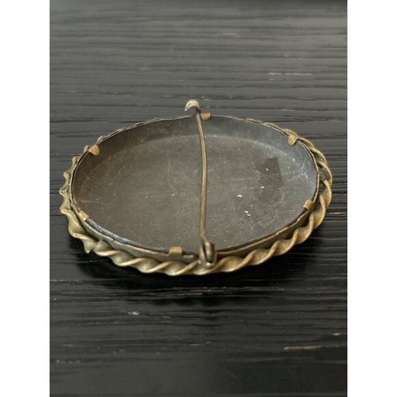 Antique Brooch Portrait of a Pompadour Lady Wearing a Hat Oval Frame Patina - Picture 8 of 10